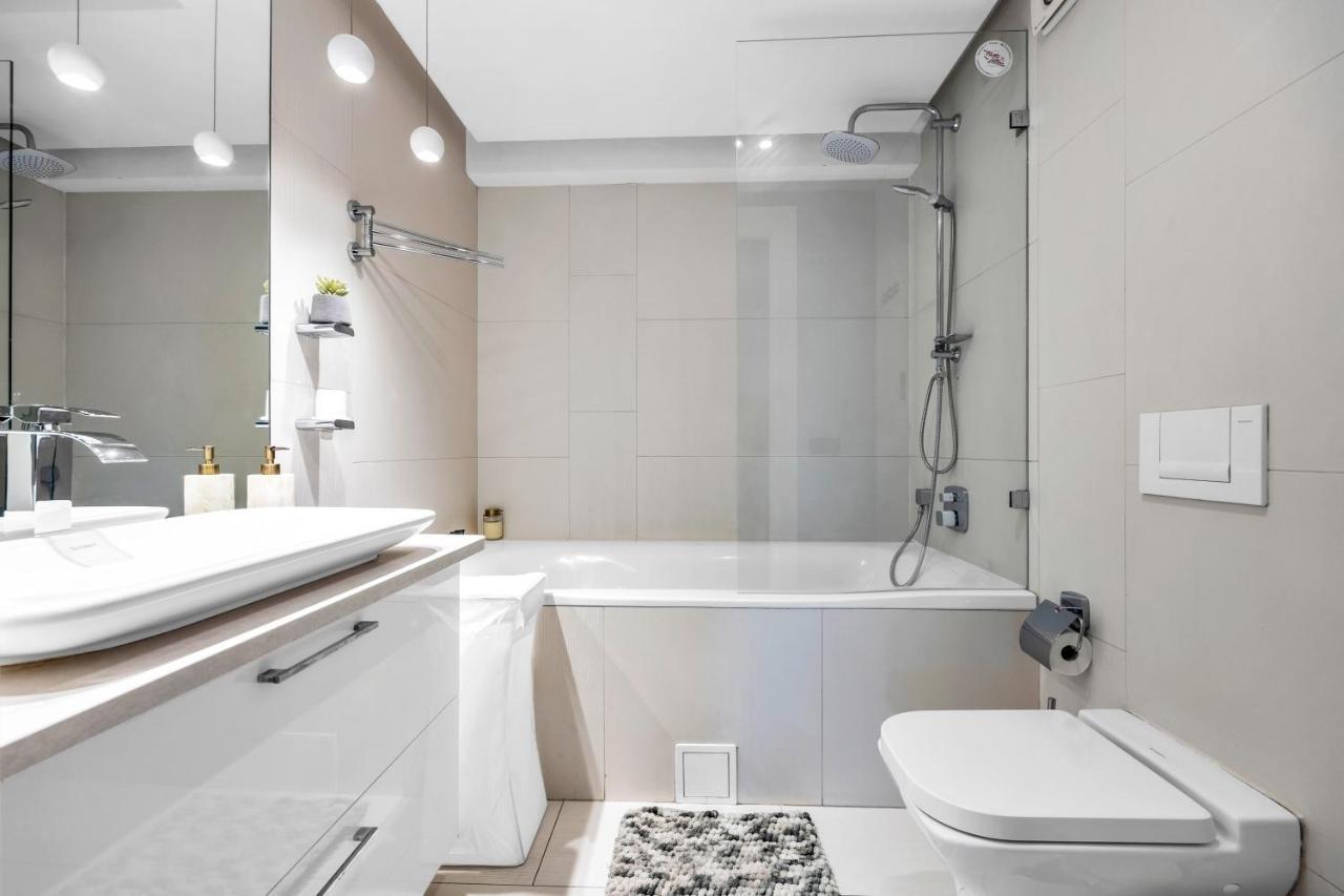 23Rd Floor 3Br Apt With Views Of Warsaw Luaran gambar